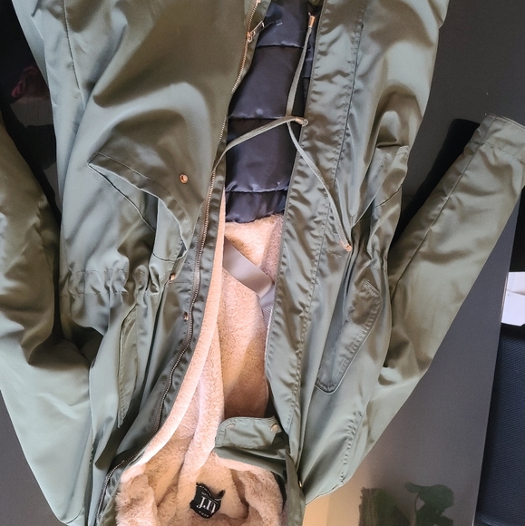 light coat - Picture 2 of 2